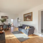 Iflat Penthouse Overlooking